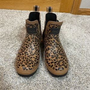 Joules cheetah print rain boots. Never worn. Size z9